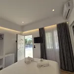 Cozy White House - Near Ksamil