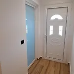 Cozy White House - Near Apartamento