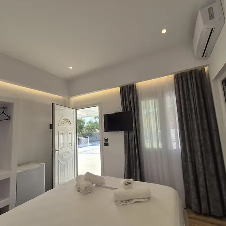 Cozy White House - Near Private Jacuzzi Ksamil