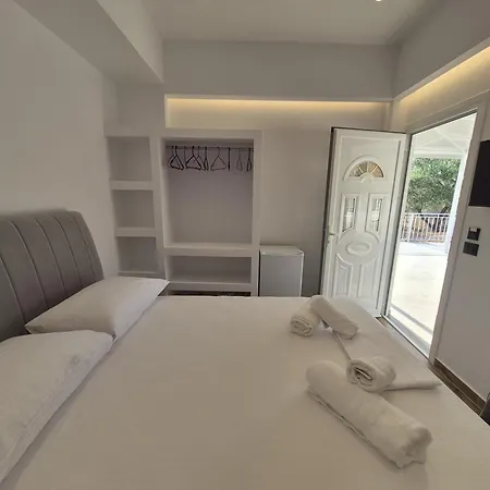 Cozy White House - Near Private Jacuzzi Apartment Ksamil