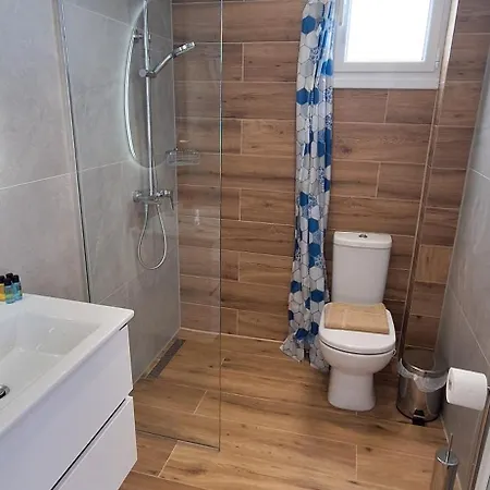 Cozy White House - Near Private Jacuzzi Apartamento