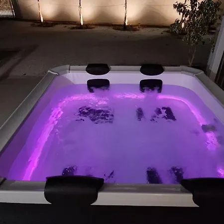 Apartamento Cozy White House - Near Private Jacuzzi *