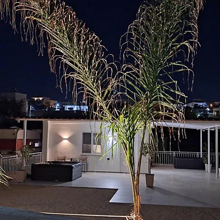 Cozy White House - Near Private Jacuzzi *