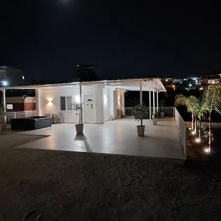 Cozy White House - Near Private Jacuzzi Apartamento