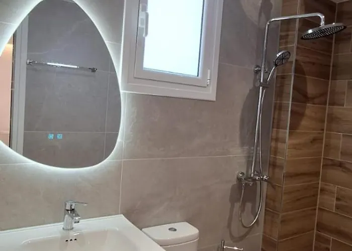 Cozy White House - Near 卡萨米尔