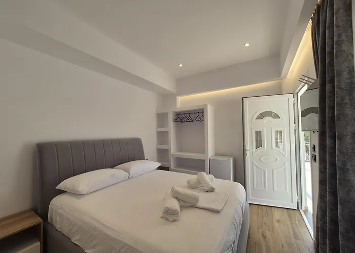 Cozy White House - Near *