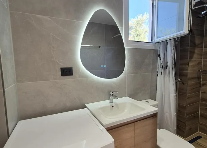 Cozy White House - Near 公寓