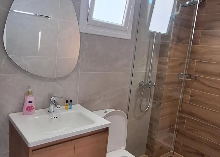 公寓 Cozy White House - Near