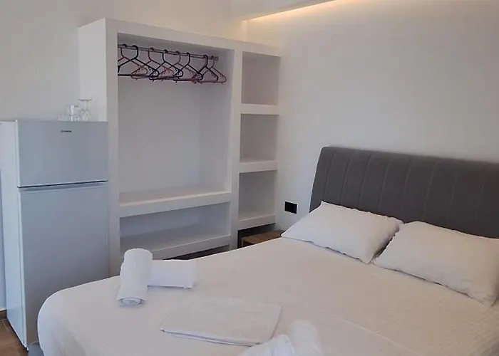 Cozy White House - Near Ksamil